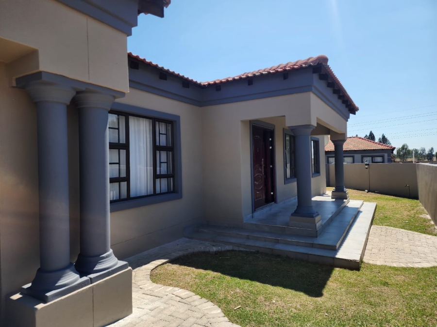 4 Bedroom Property for Sale in Flamwood North West